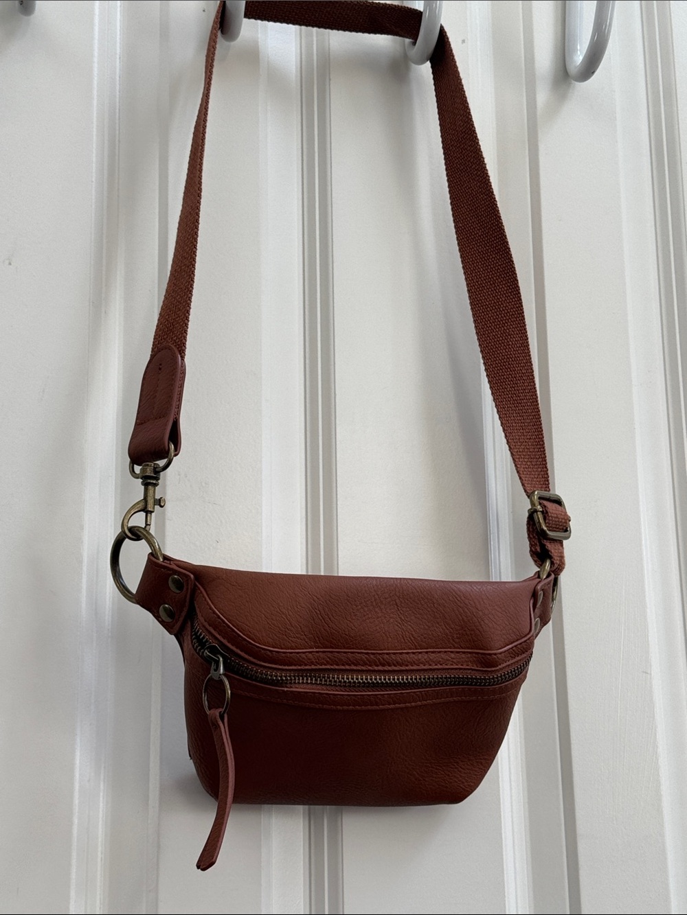 Universal Thread Brown Faux Leather Crossbody Belt Bag